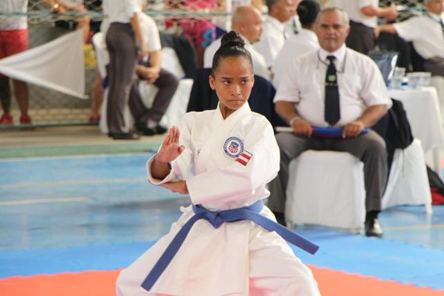 Júlia Beatriz, única atleta de Camaçari que integra a seleção brasileira de karatê (Foto: Lenison Nascimento)